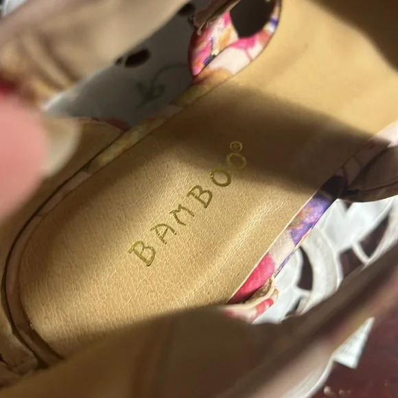 Adorable Bamboo floral wedges, never worn. Zip up back. Size 7 - Picture 5 of 5